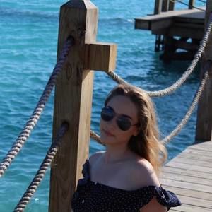 Meet your Posher, Maria